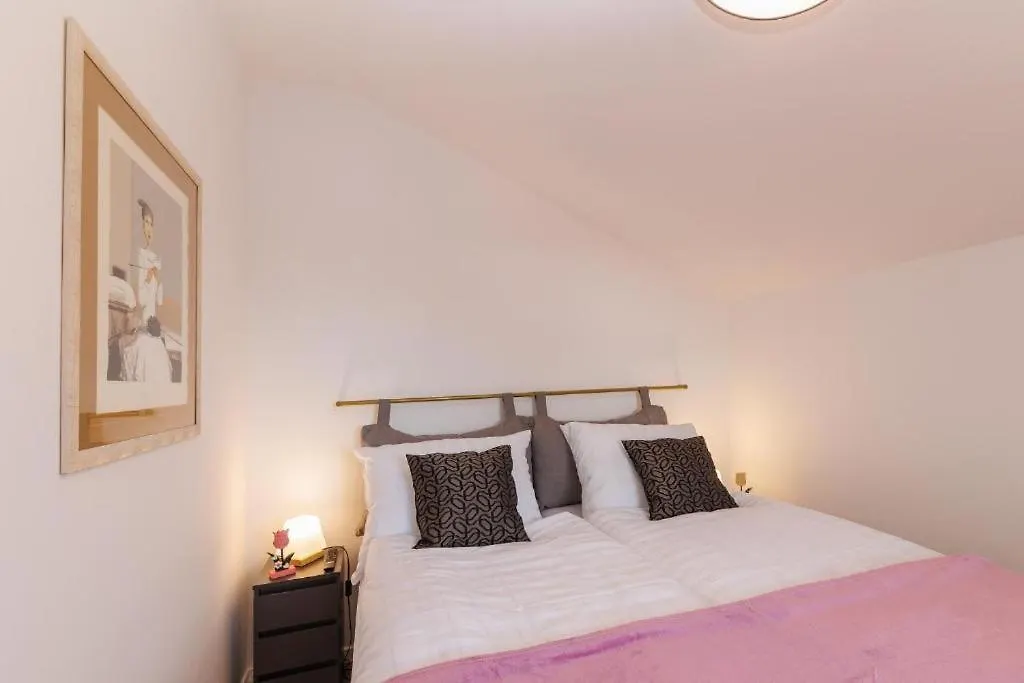 Iva Apartment Selce