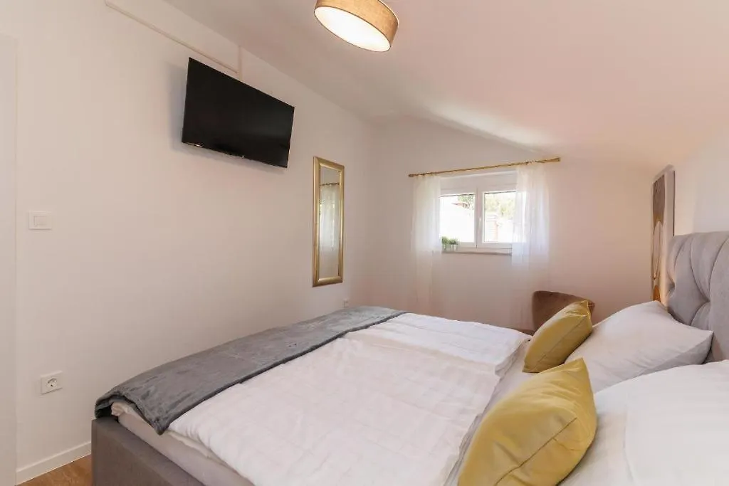 Iva Apartment Selce