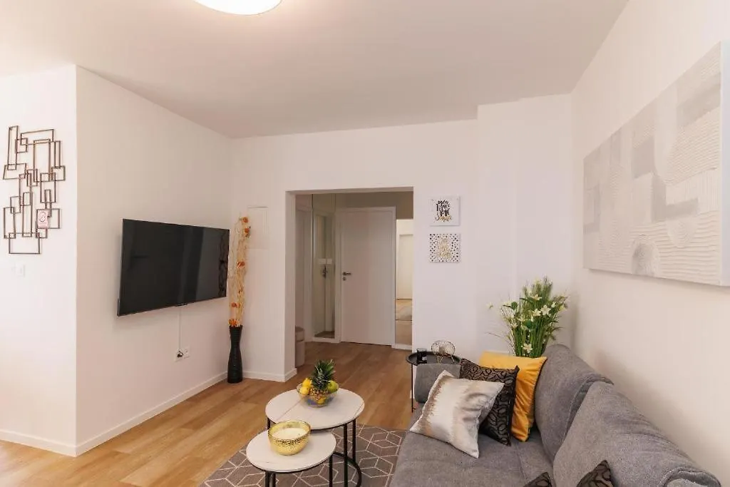 Iva Apartment Selce 0*,